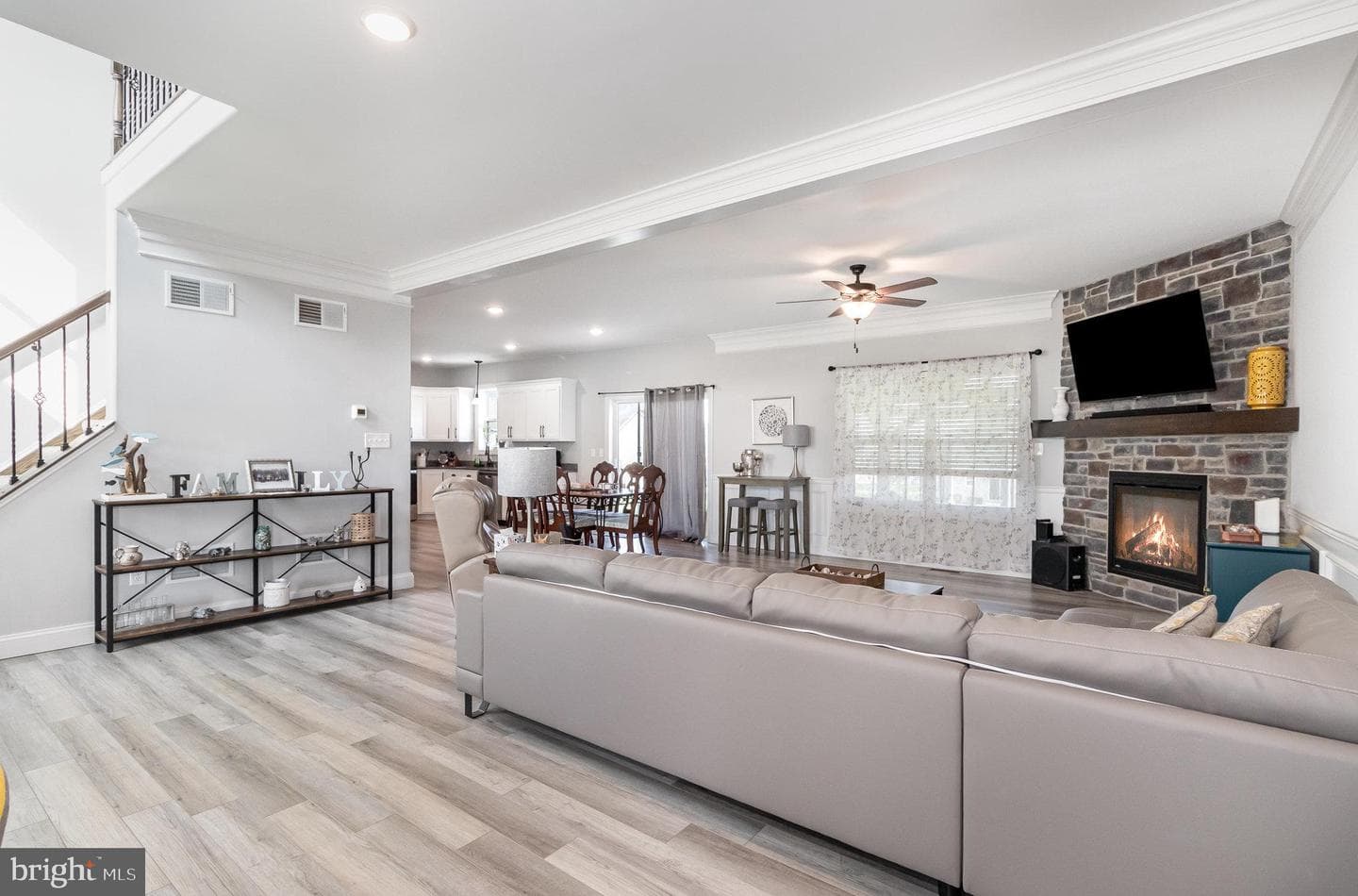 465 Winchester Drive photo 4