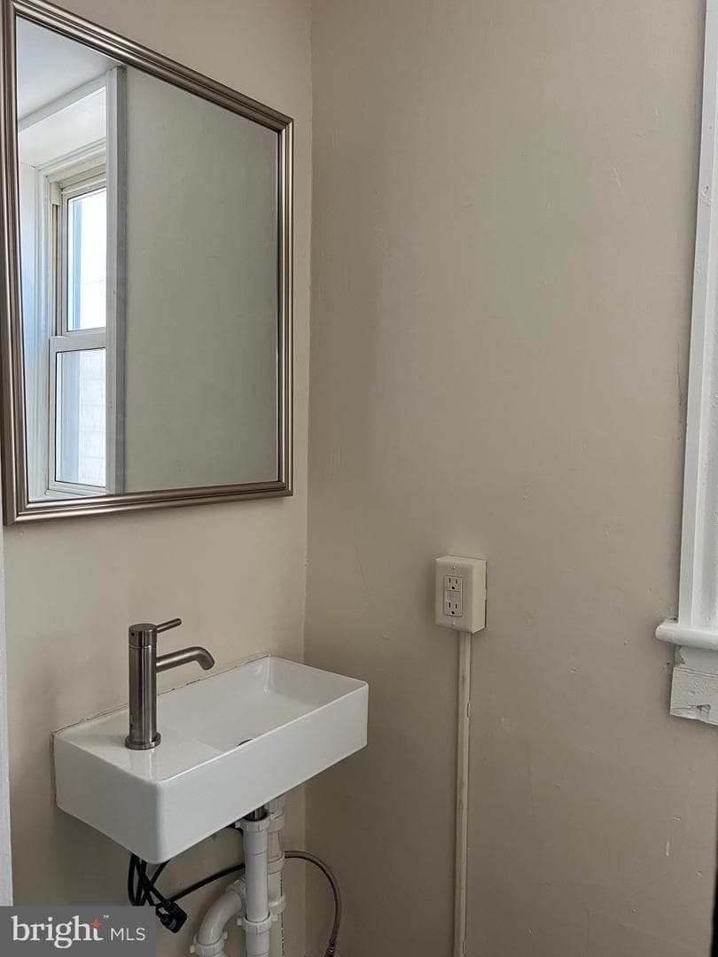 323 Hood Street photo 15