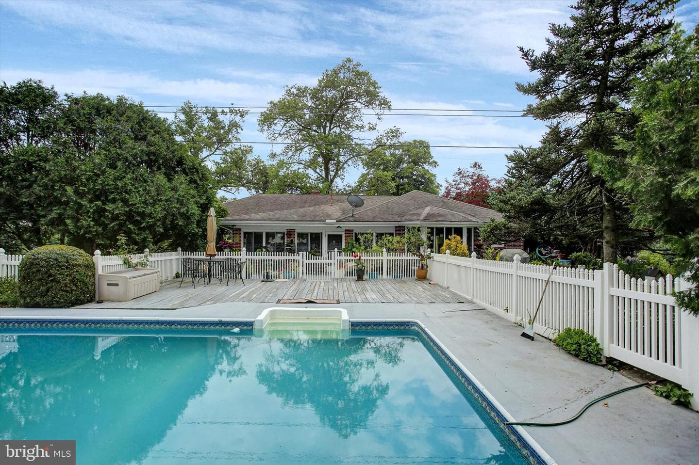 405 Westover Rd photo 12