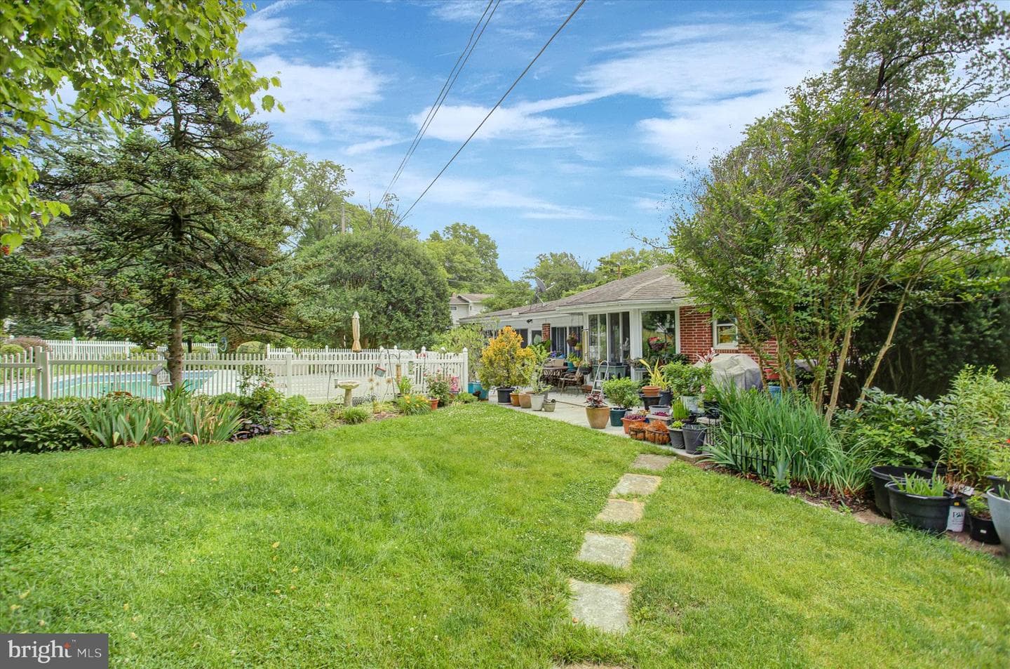 405 Westover Rd photo 16