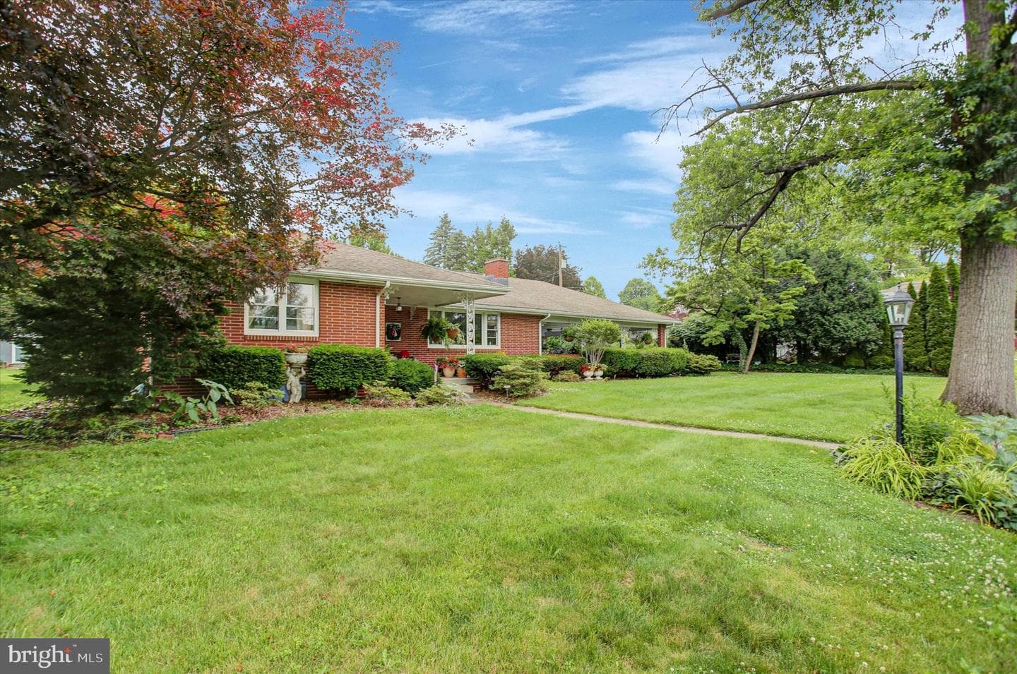 405 Westover Rd photo 4