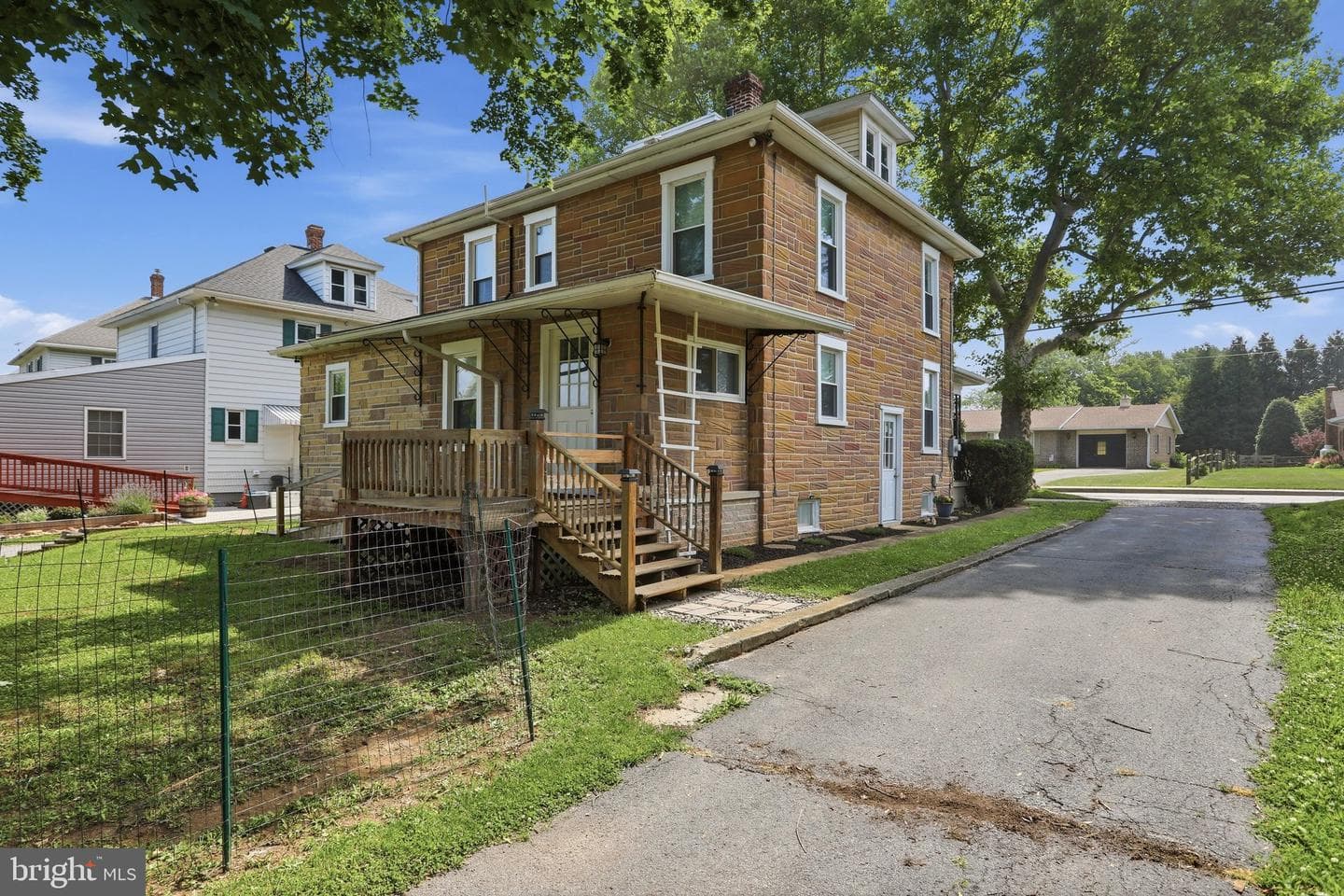 552 N Allison St photo 4