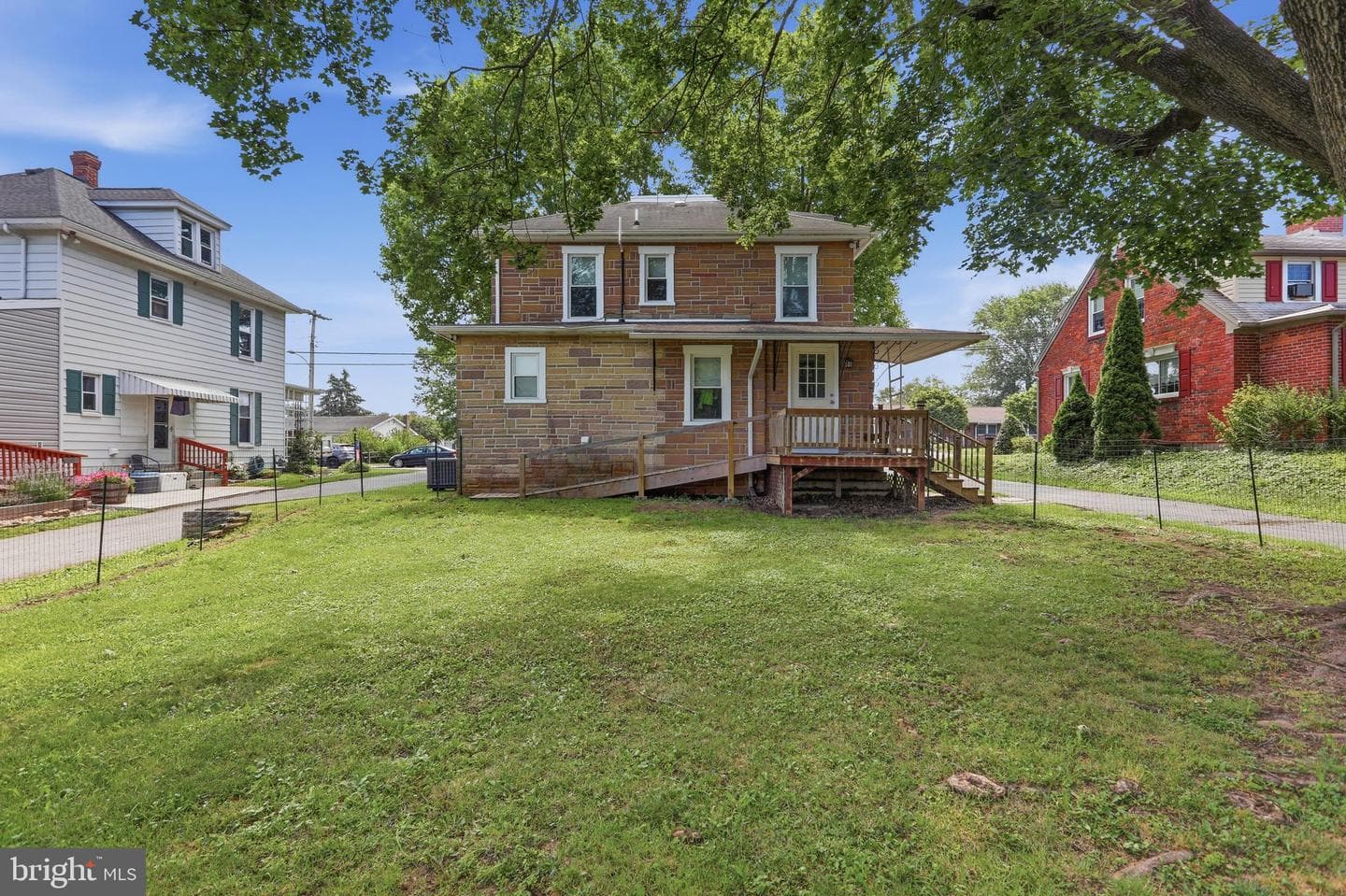 552 N Allison St photo 41