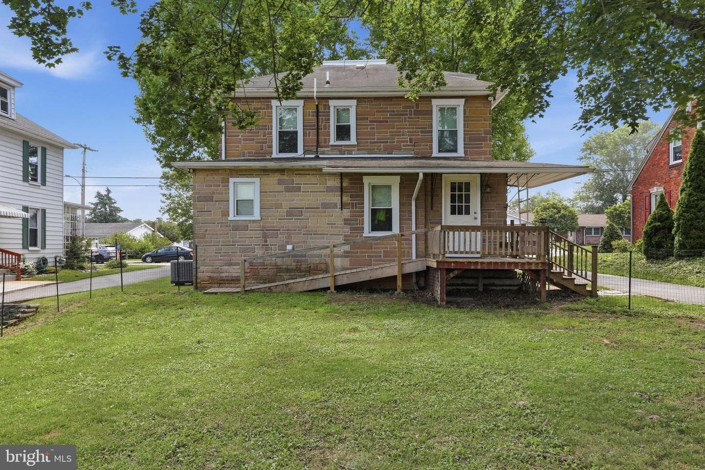 552 N Allison St photo 42