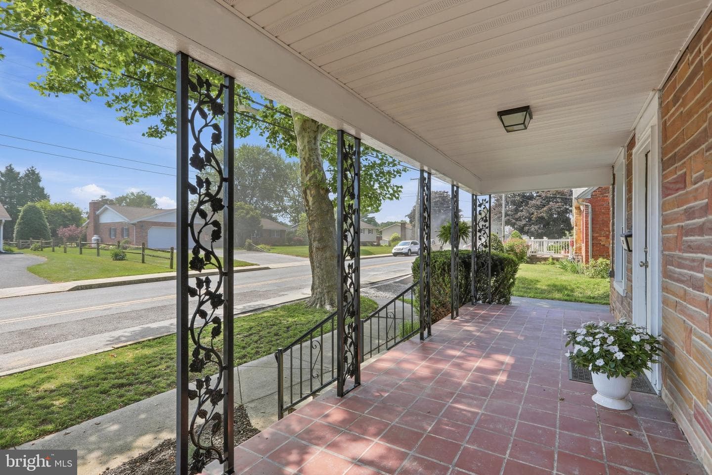 552 N Allison St photo 7