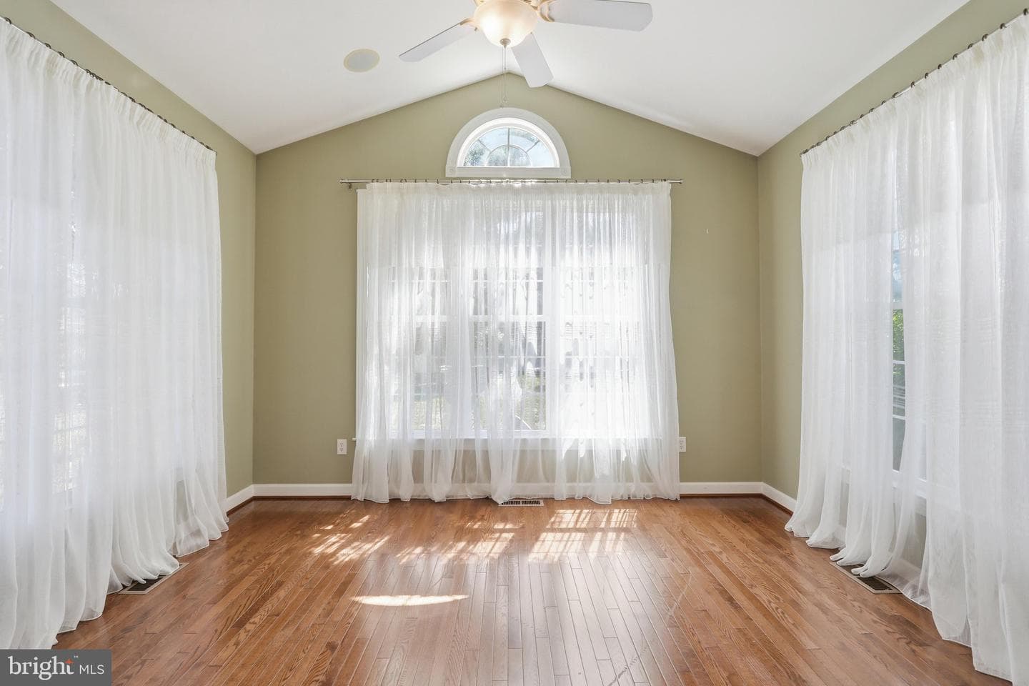 2419 Somerset Road photo 30