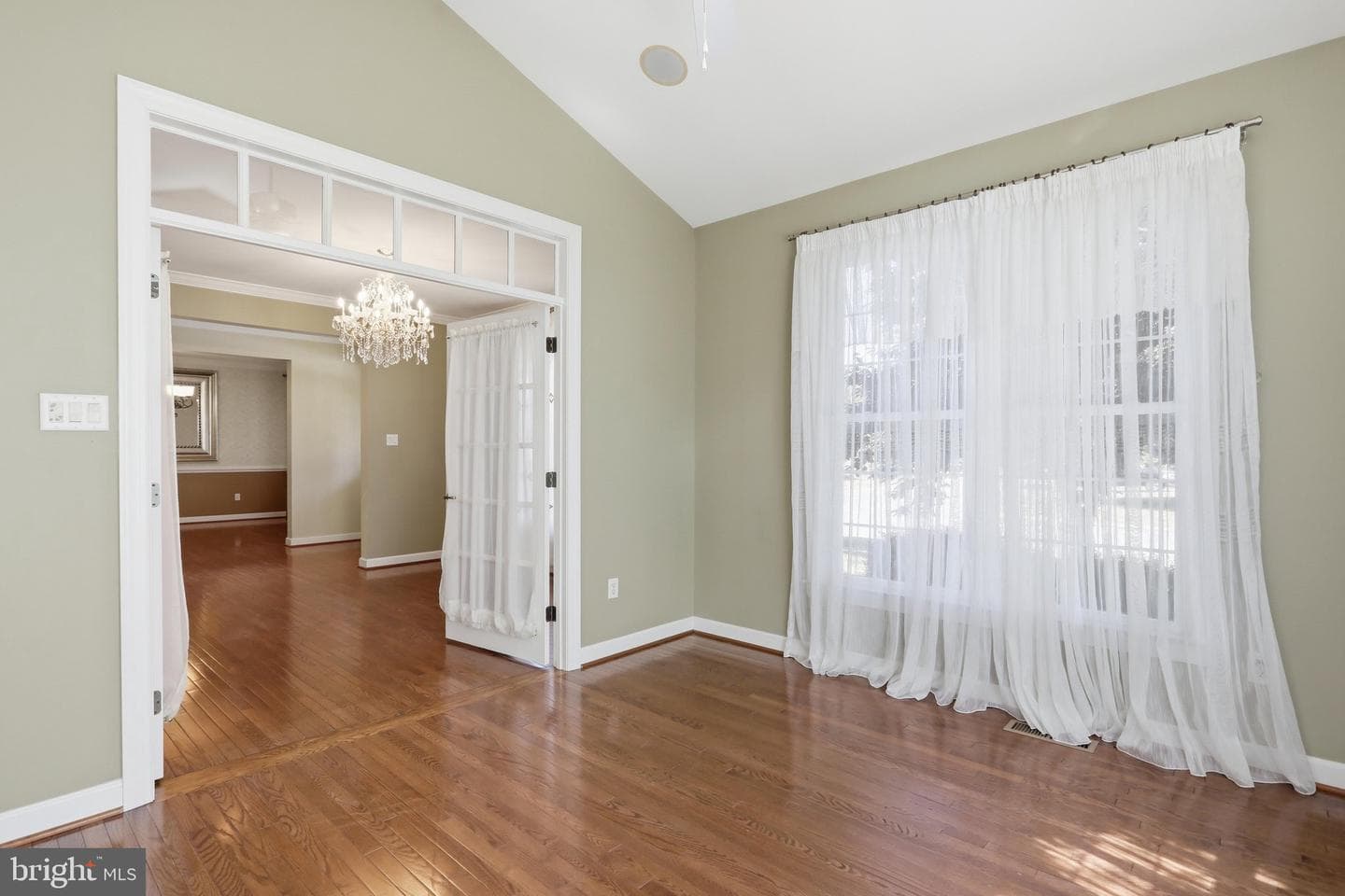 2419 Somerset Road photo 32