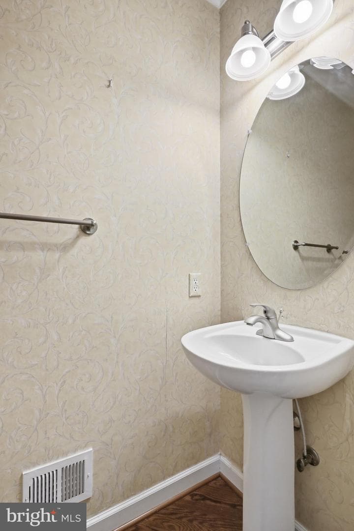 2419 Somerset Road photo 36