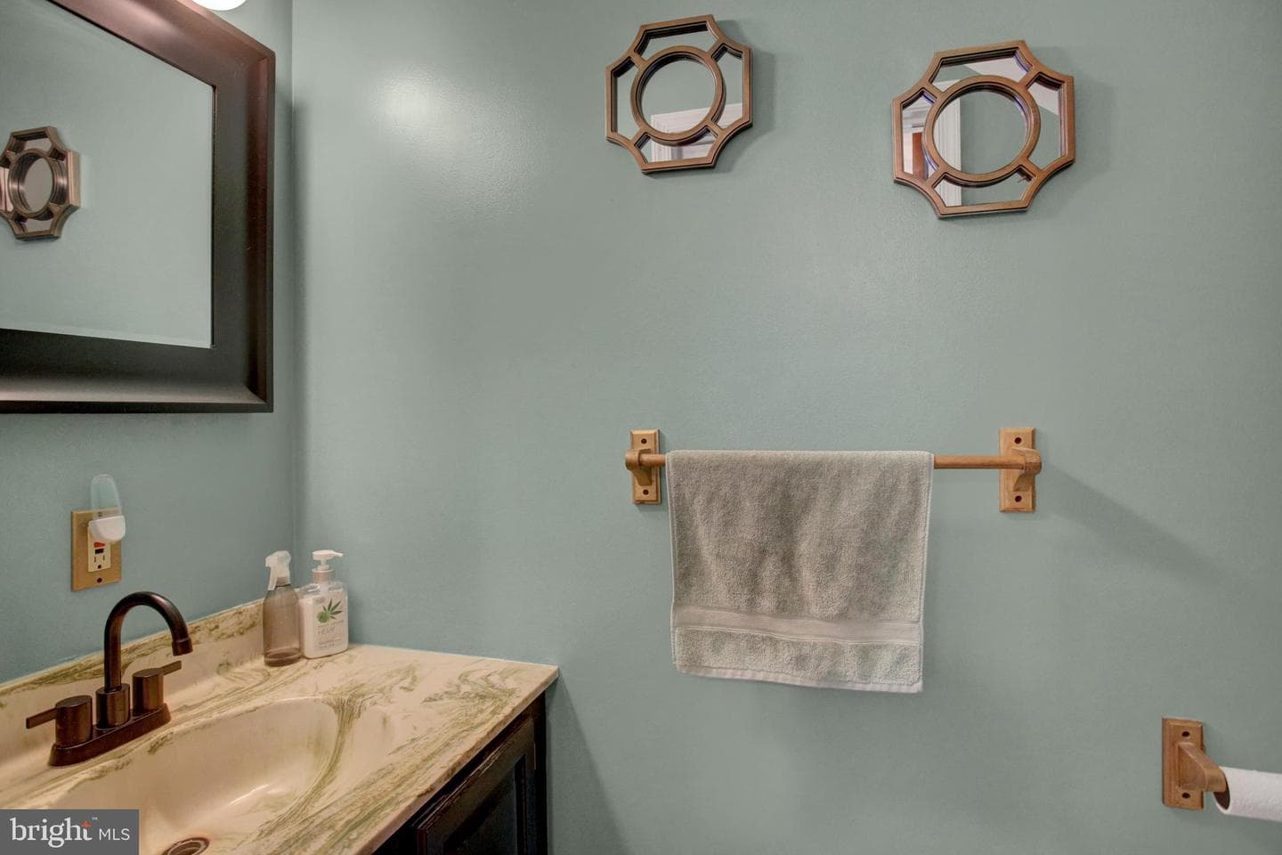 63 Linden Avenue N photo 7