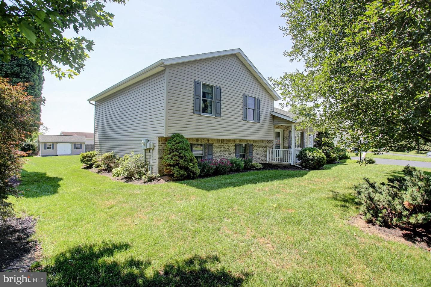 1407 Hamilton Hills Drive photo 4