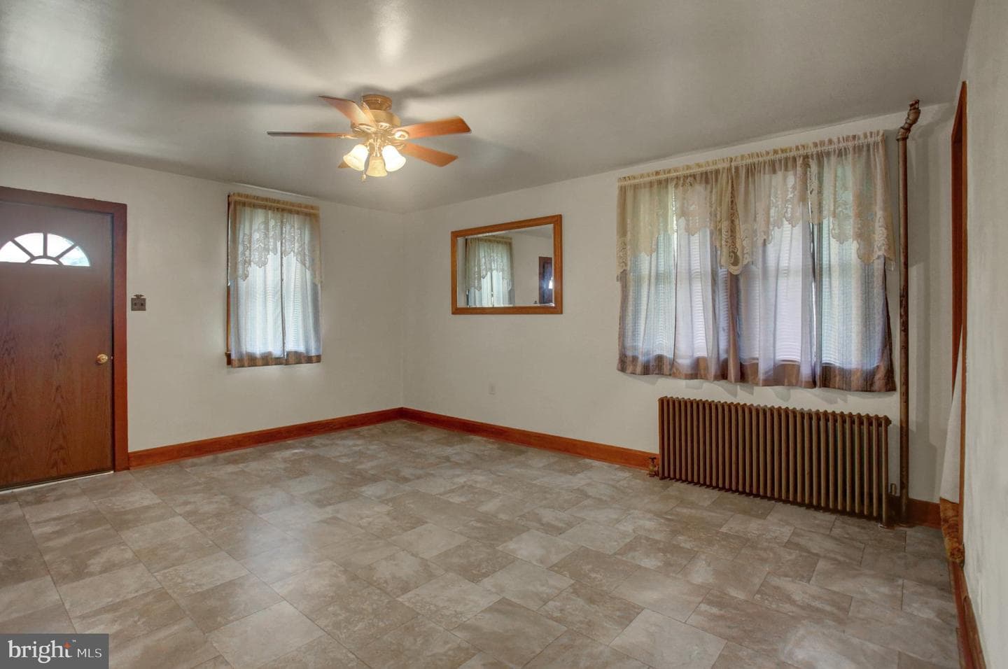 343 W Queen Street photo 5