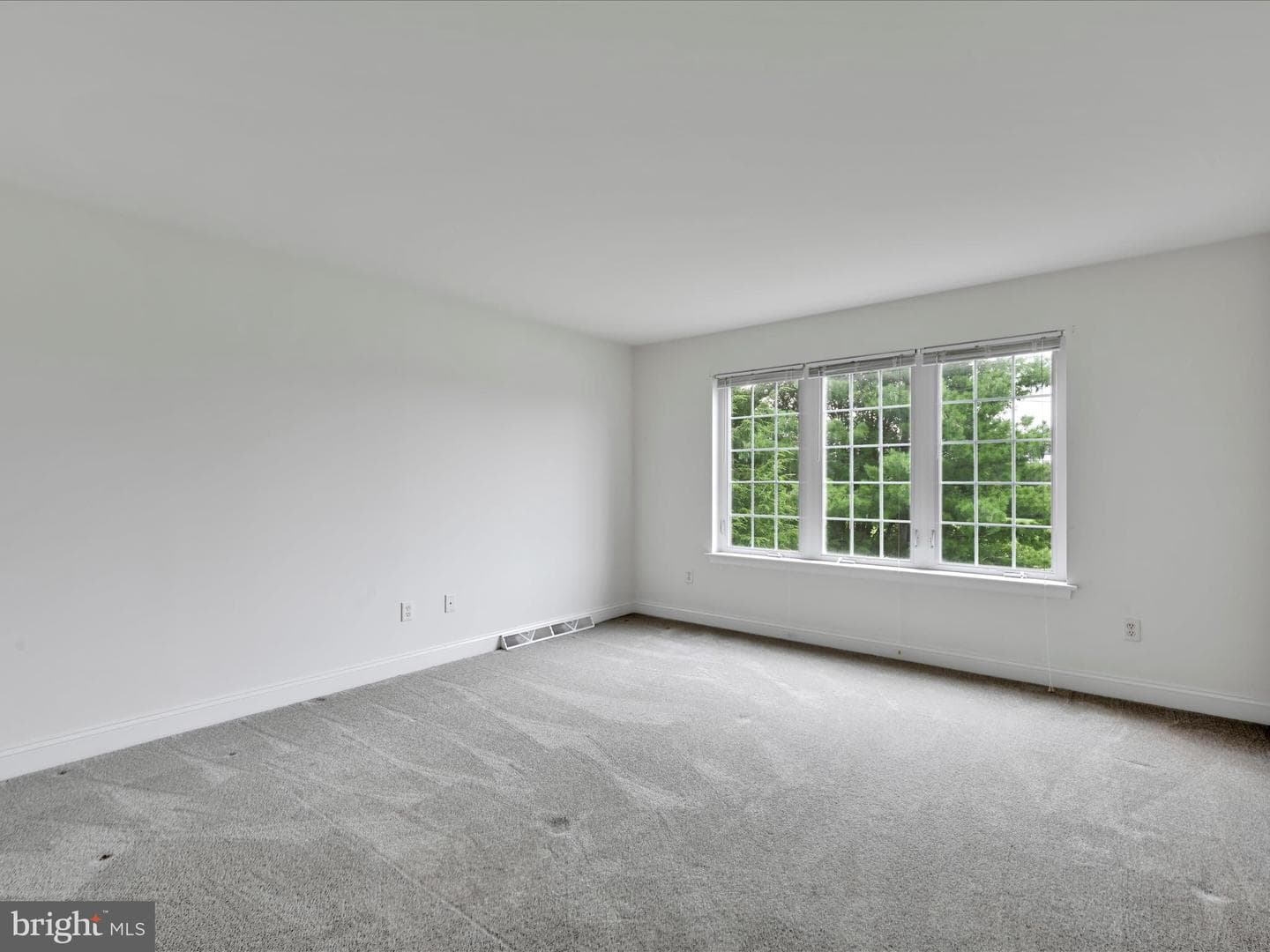 660 Woodfield Drive photo 22