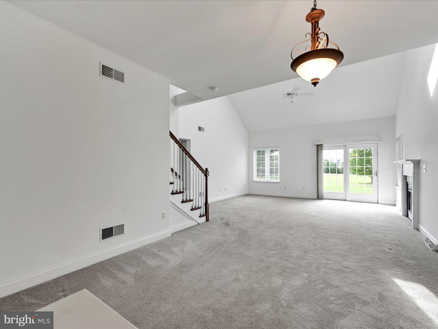 660 Woodfield Drive photo 7
