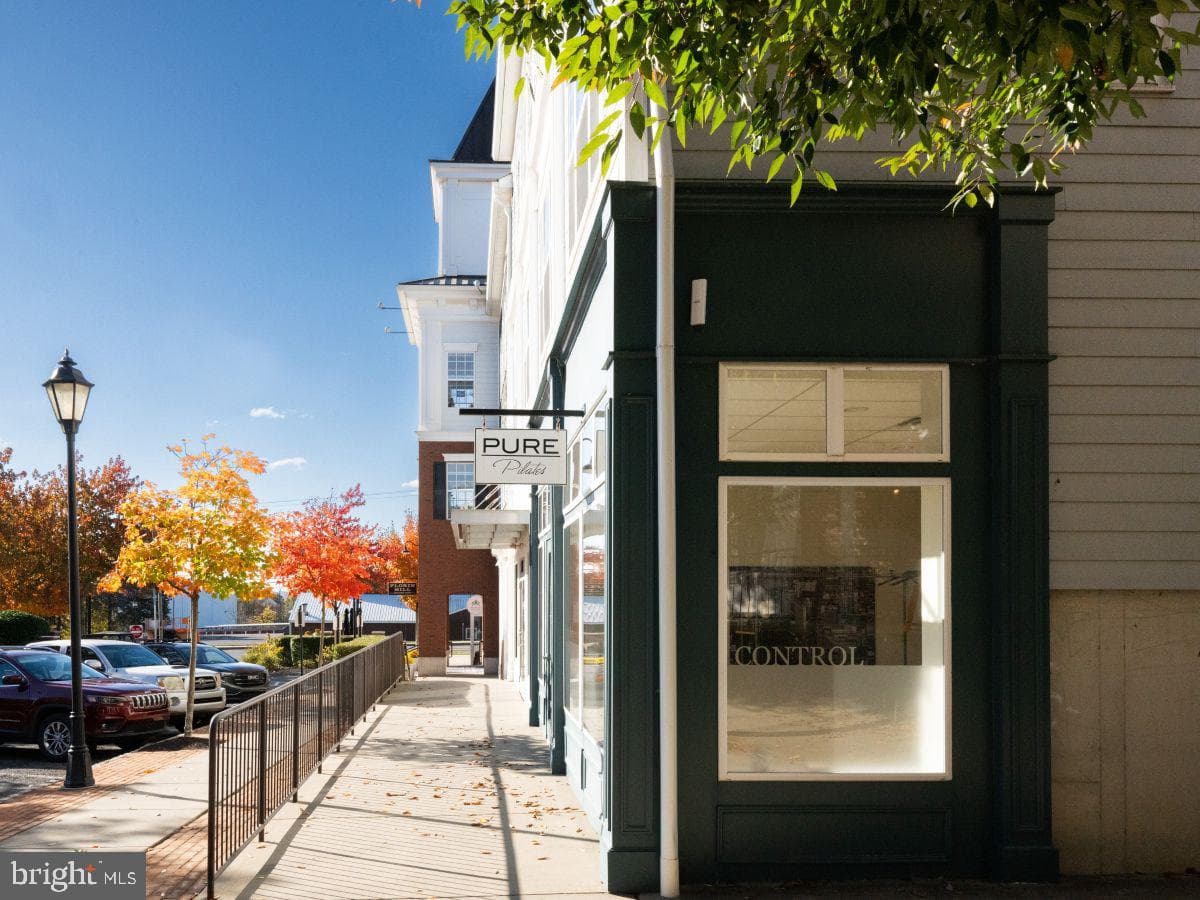 407 Ashworth Street photo 13