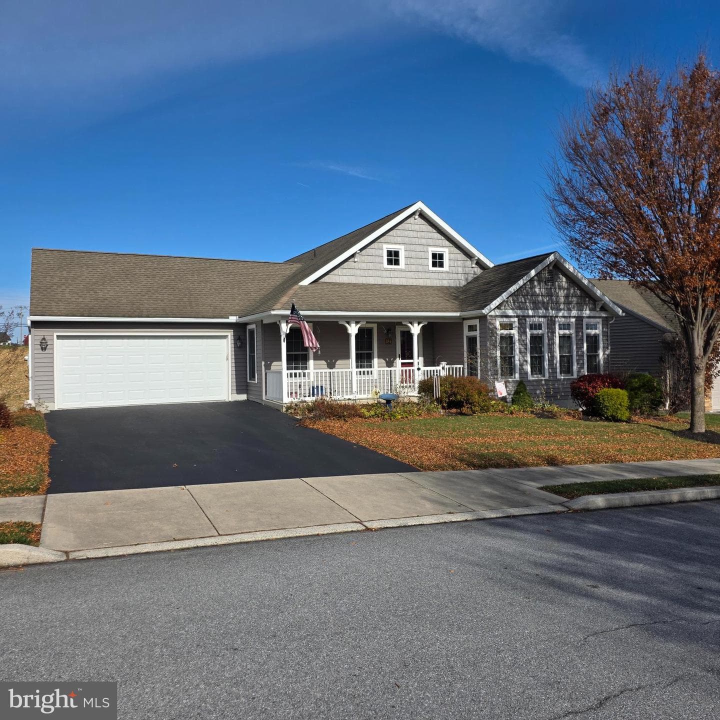 854 Cambridge Drive photo 2