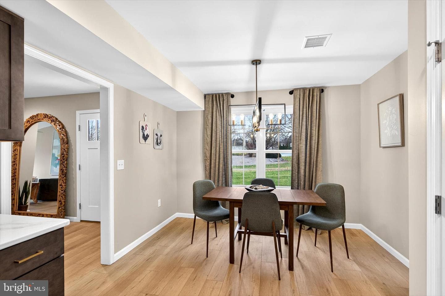 122 Hillard Field photo 21