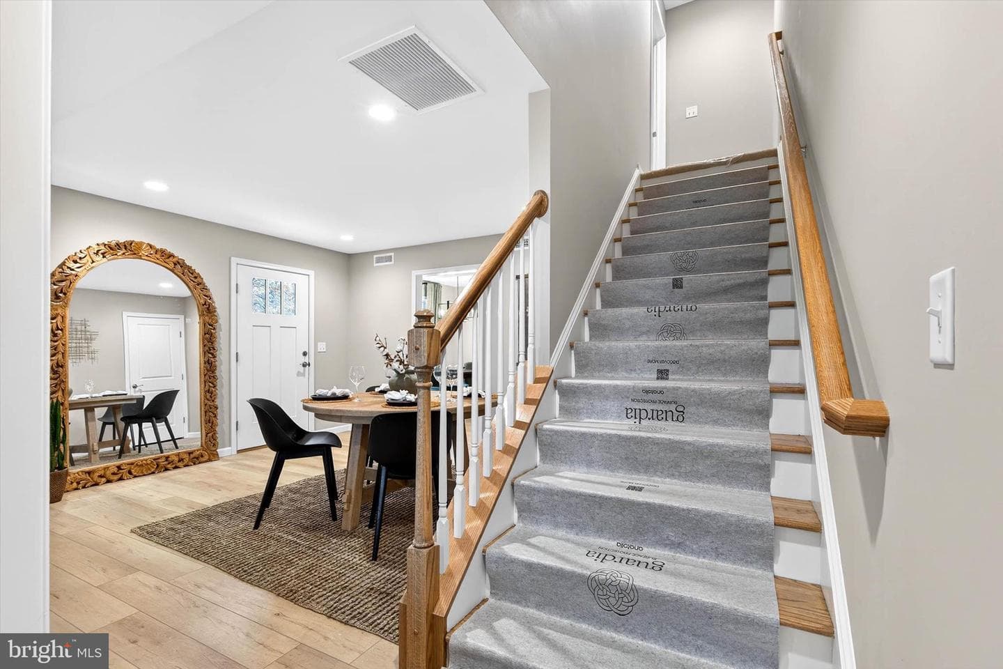 122 Hillard Field photo 23