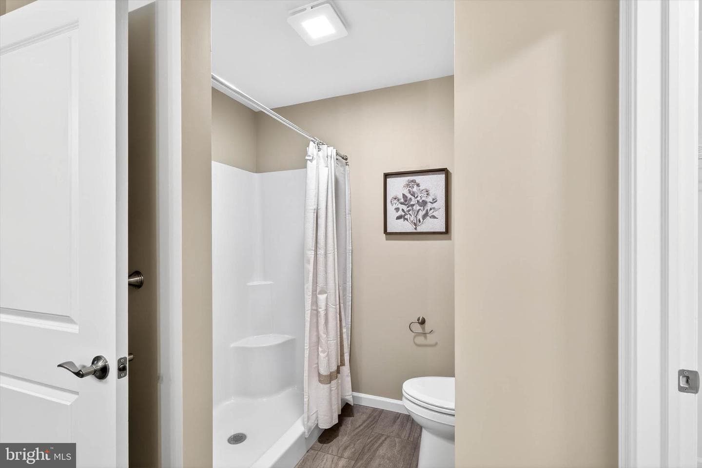 122 Hillard Field photo 28