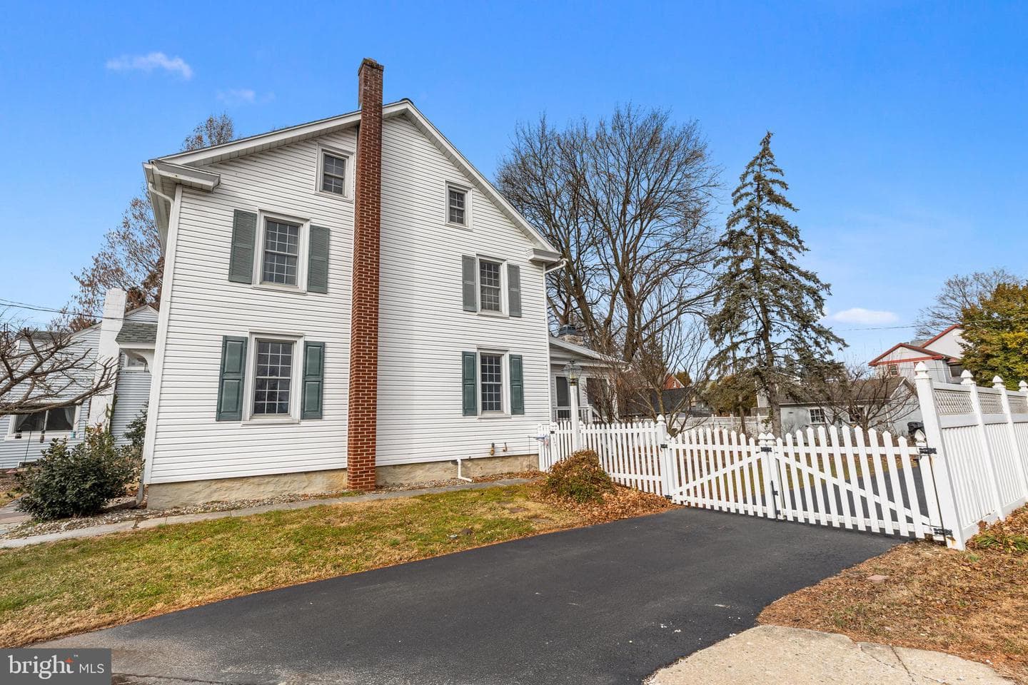 255 Elizabeth Street photo 3