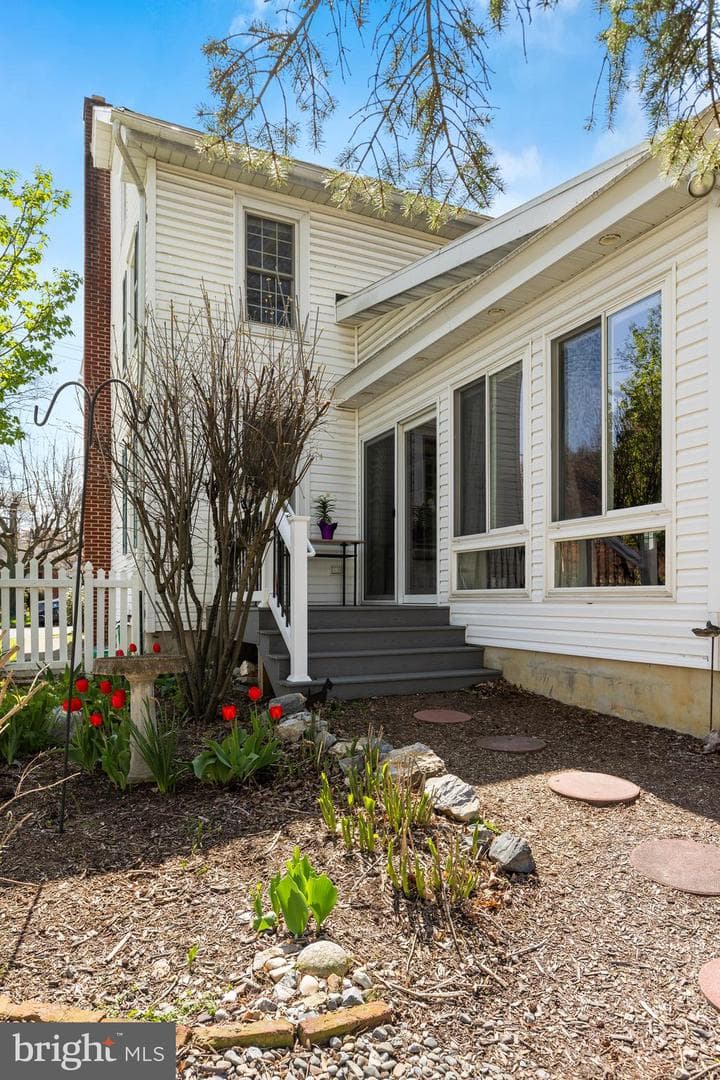 255 Elizabeth Street photo 36