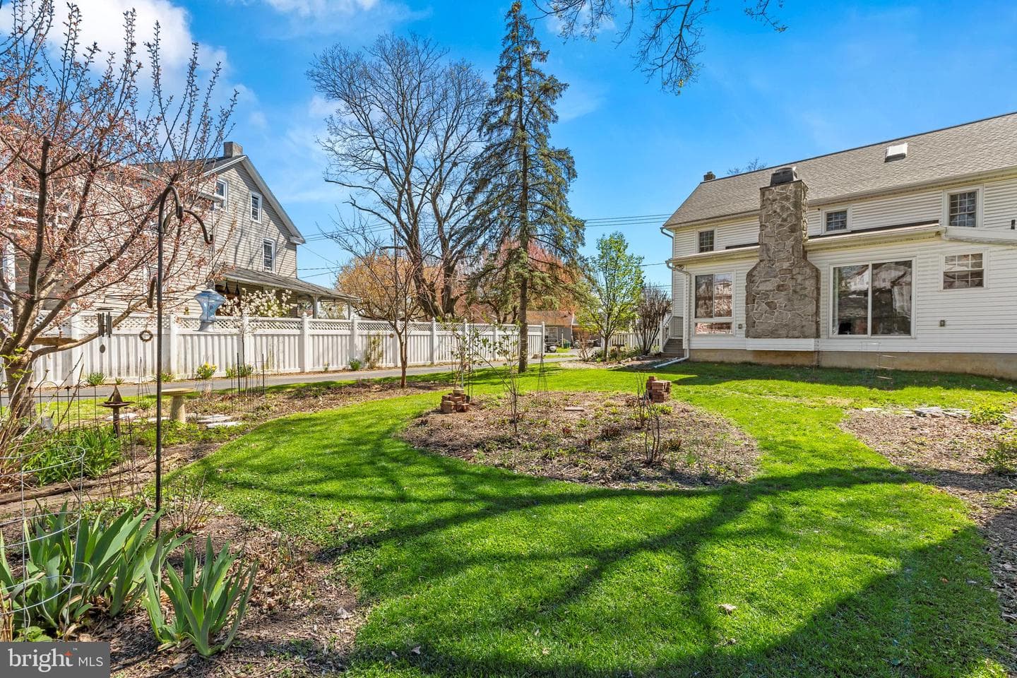 255 Elizabeth Street photo 38