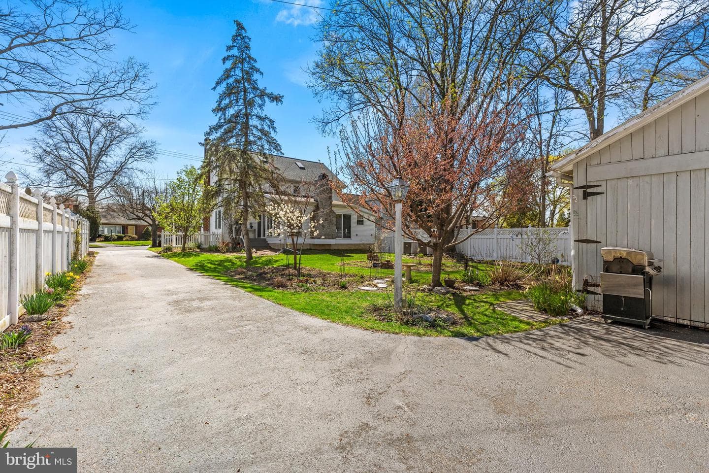 255 Elizabeth Street photo 39