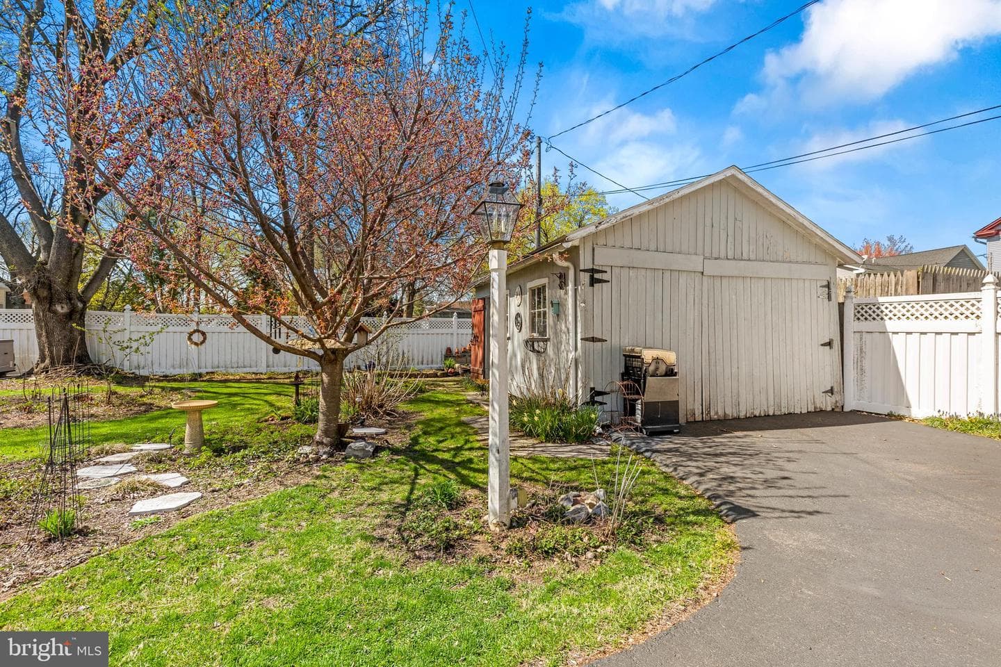 255 Elizabeth Street photo 41