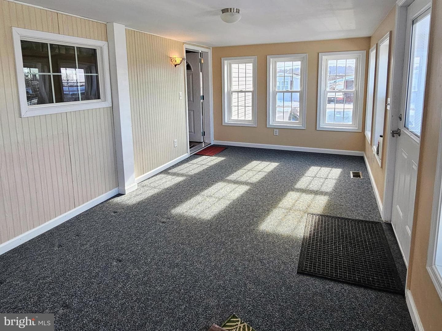 927 Emerald Street photo 4