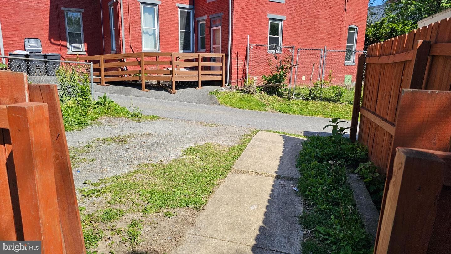 332 Perry Street photo 29