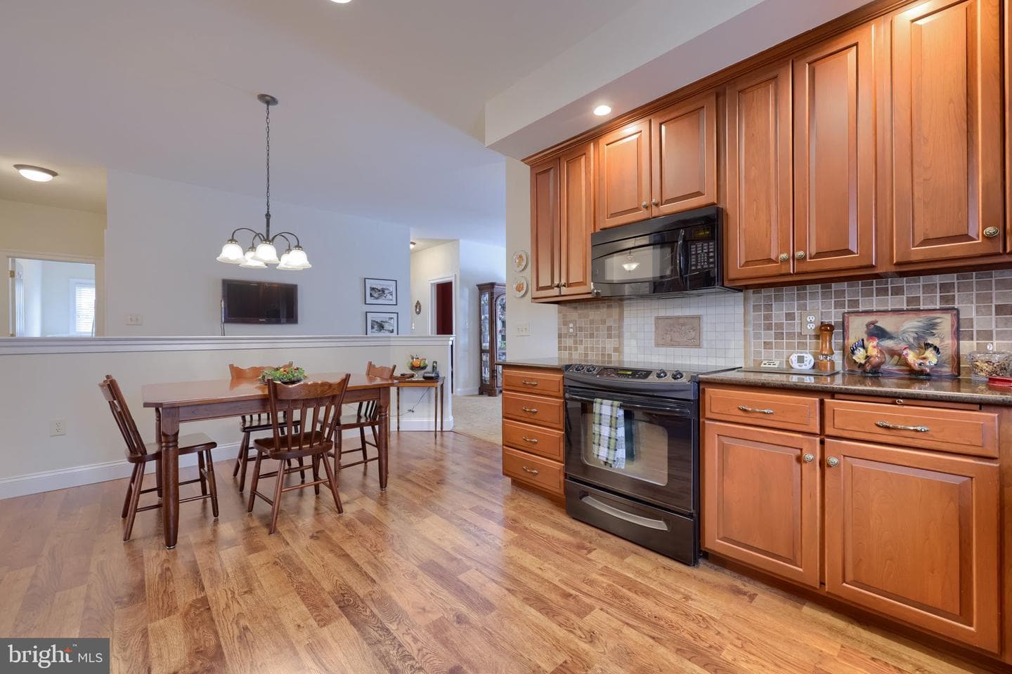 900 Cambridge Drive photo 21