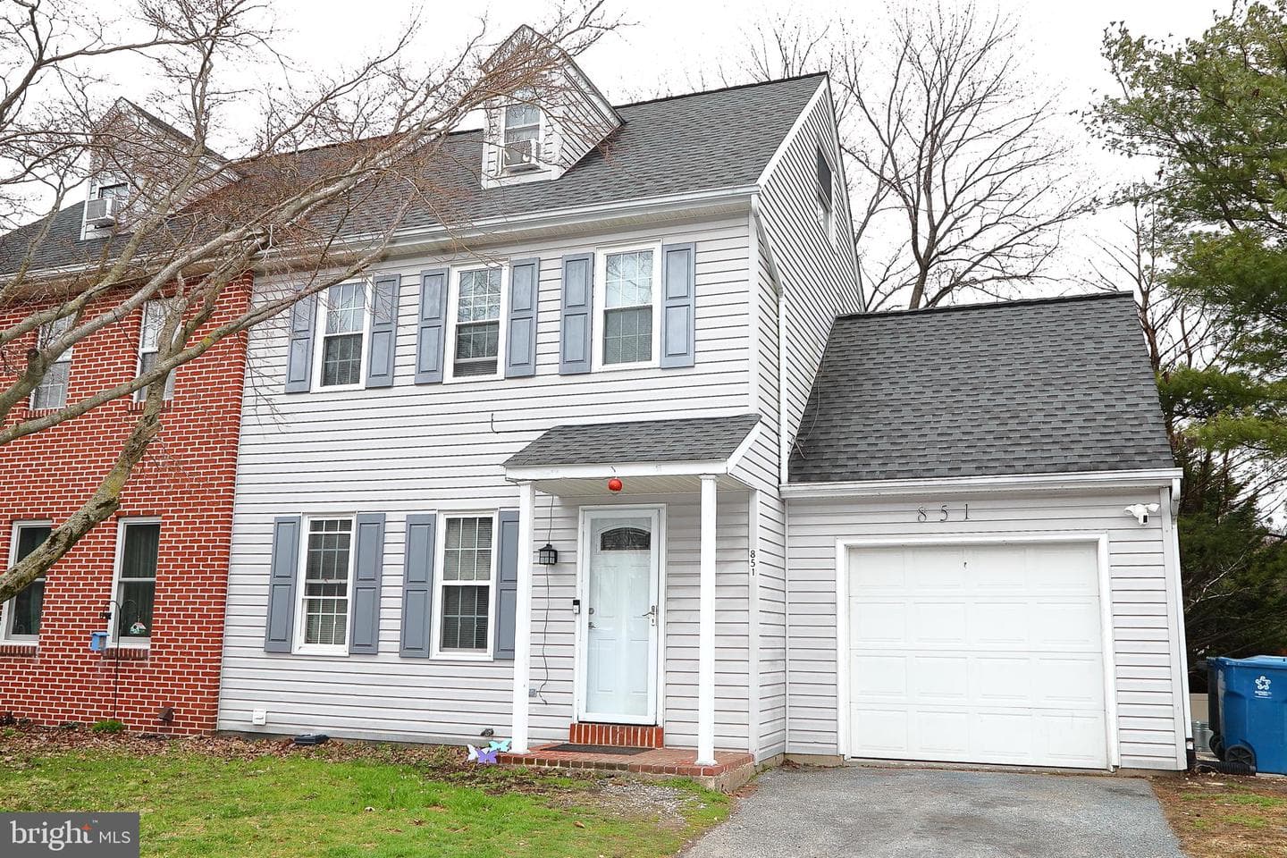 851 Penny Lane
