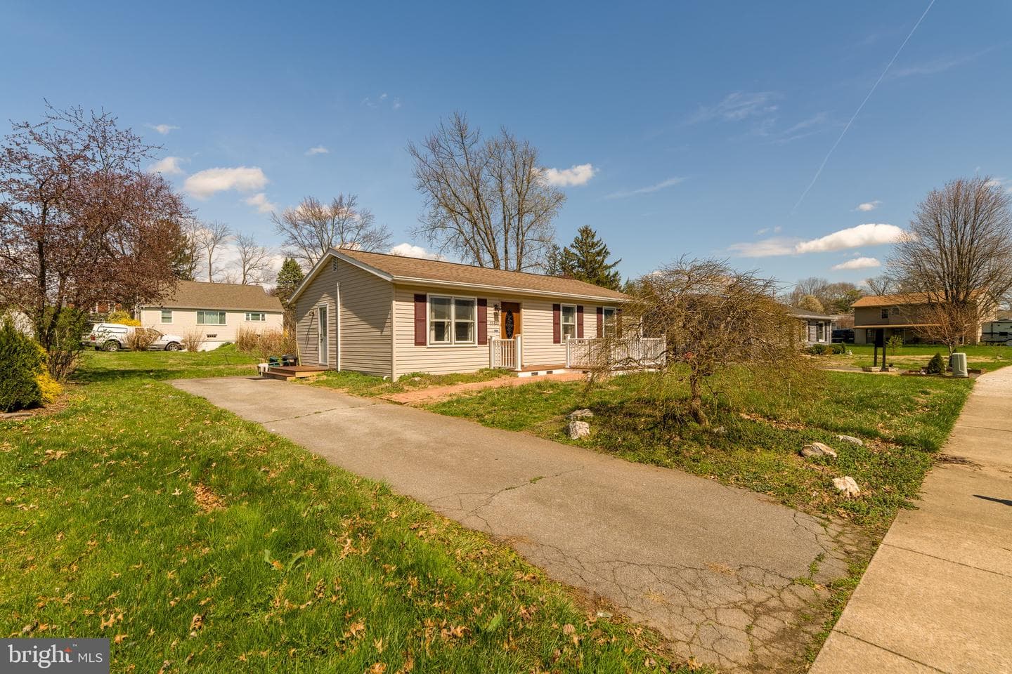 533 Martin Avenue photo 2
