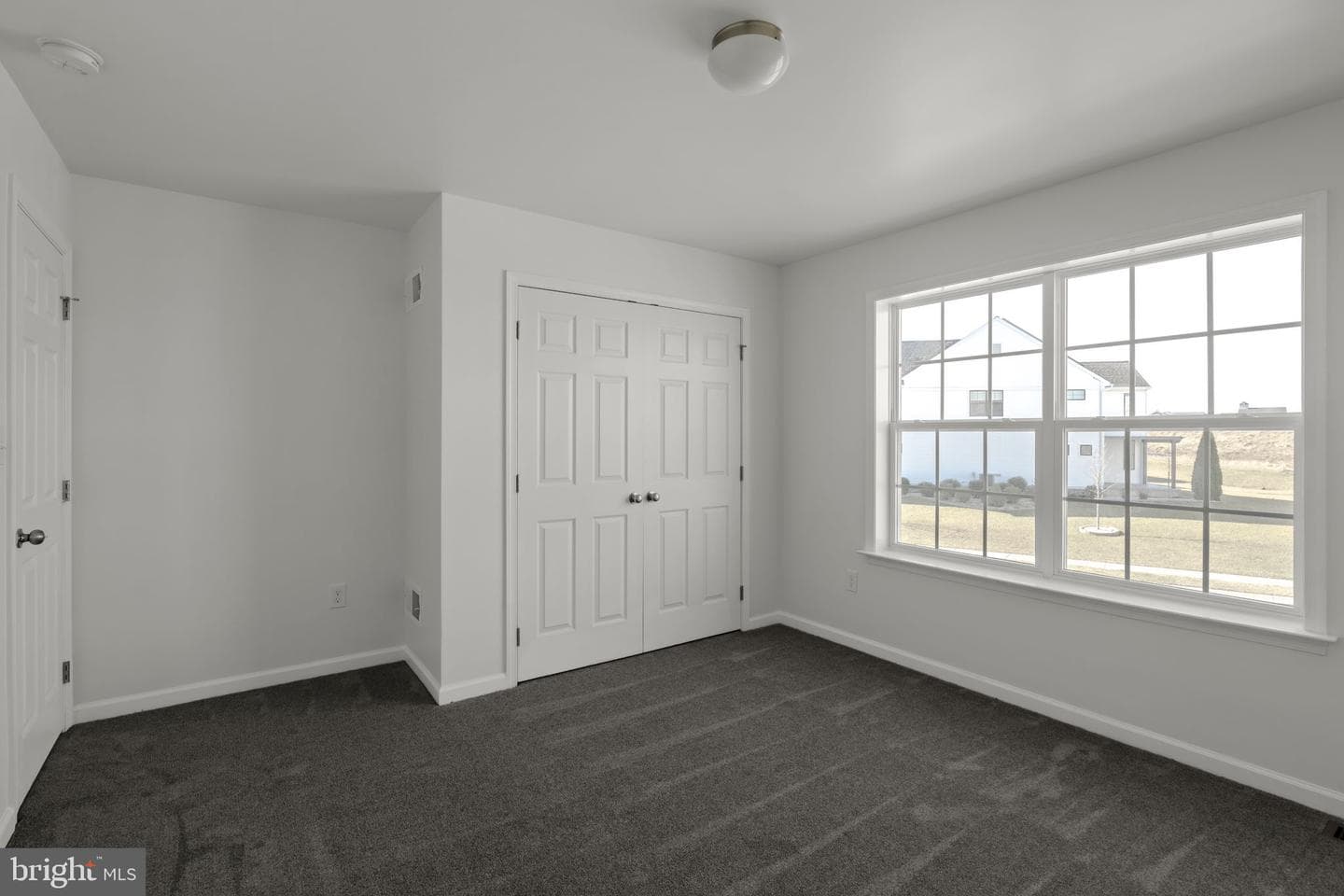 586 Stockdale Drive photo 38