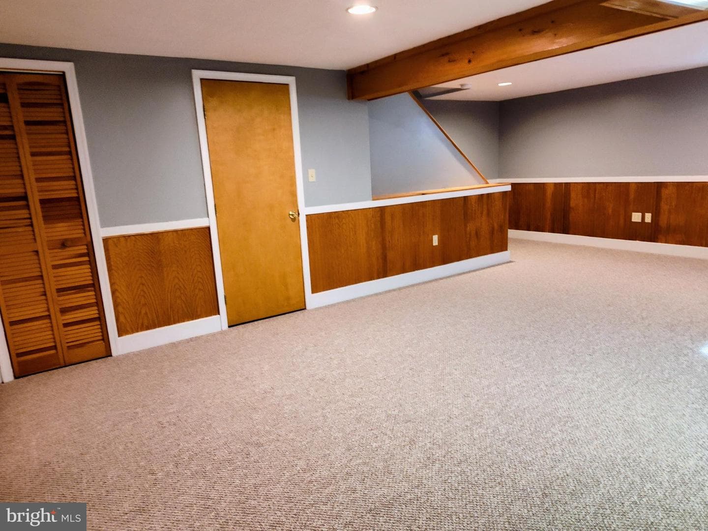 827 S Locust Street photo 22