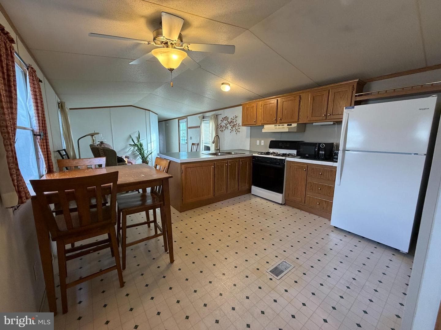 3 Hilltop Avenue photo 2