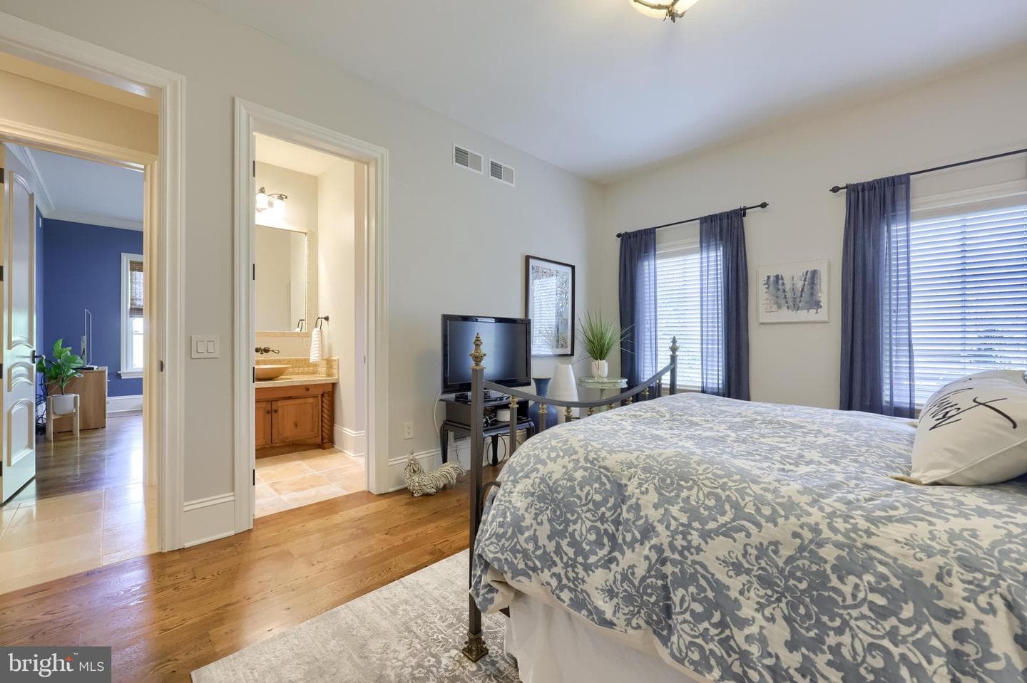 905 Greenside Drive photo 45