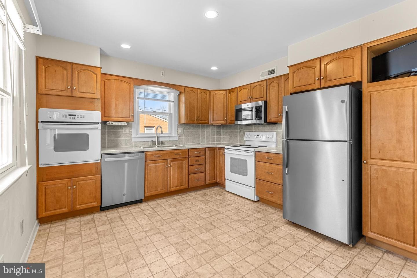 6260 Jeanette Drive photo 5
