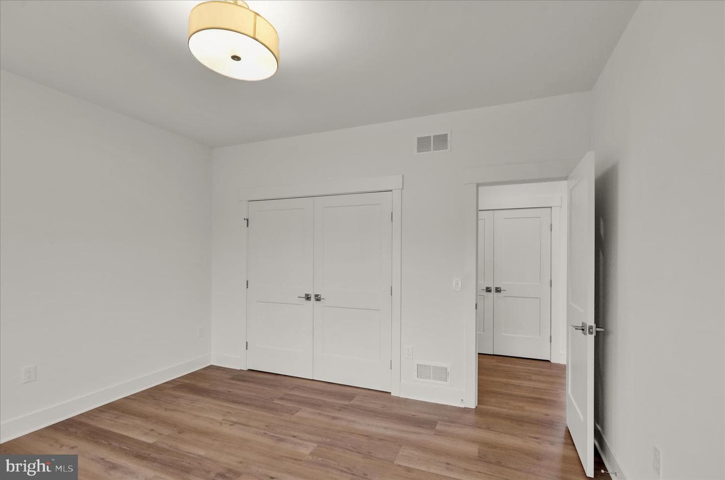 513 Cheltenham Court photo 39