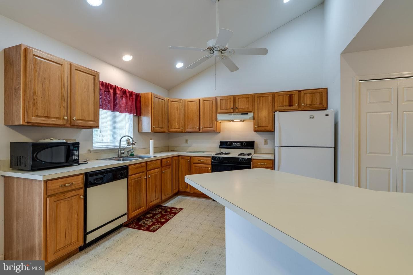 14 Oakgrove Lane photo 5