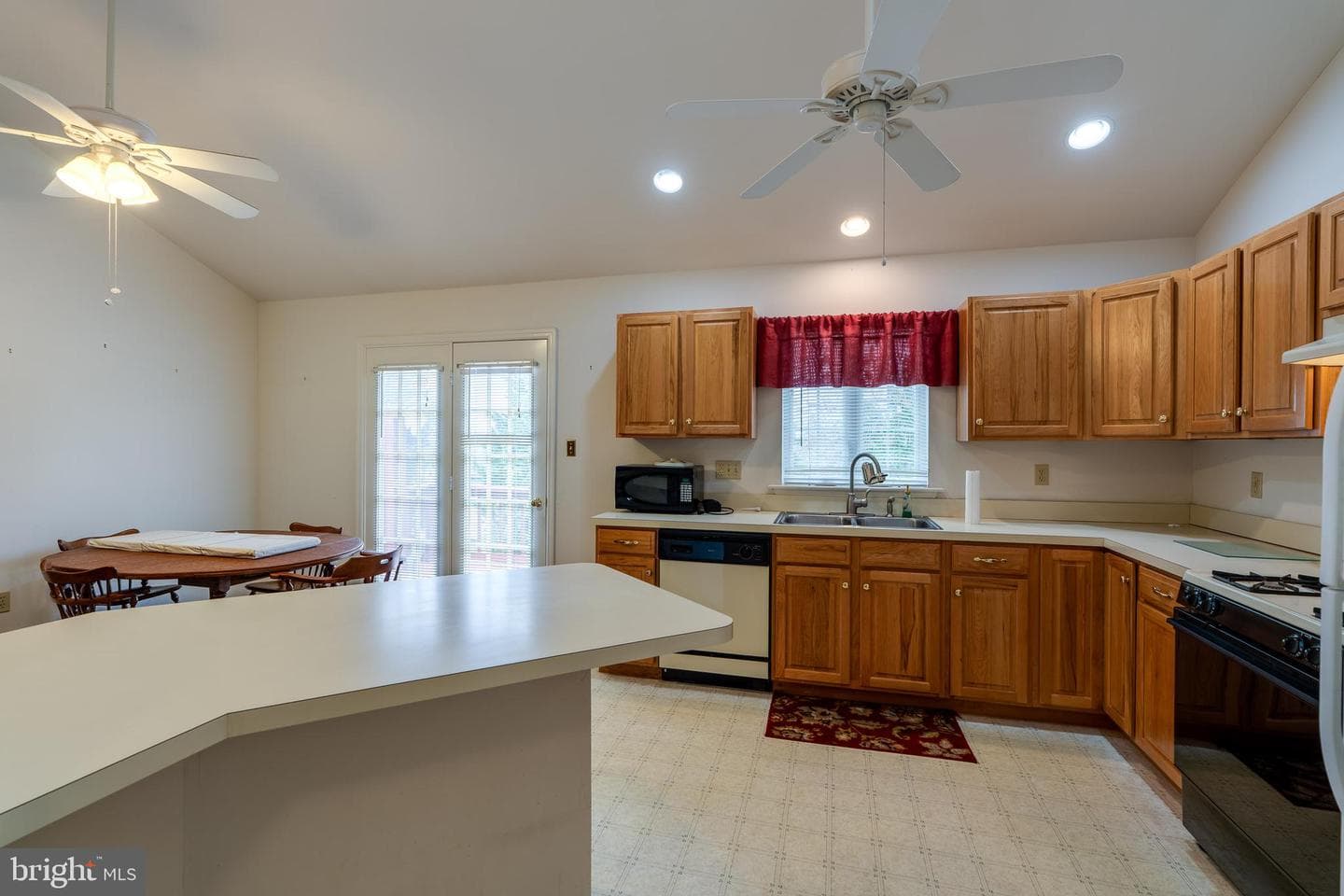 14 Oakgrove Lane photo 7
