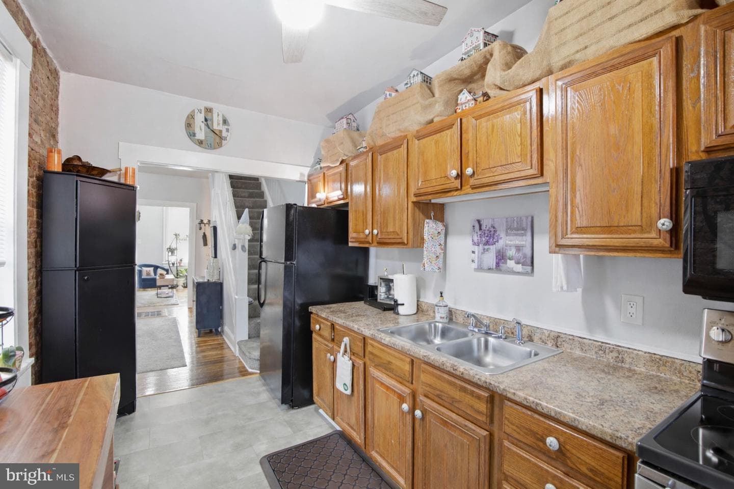 343 E Marion Street photo 9