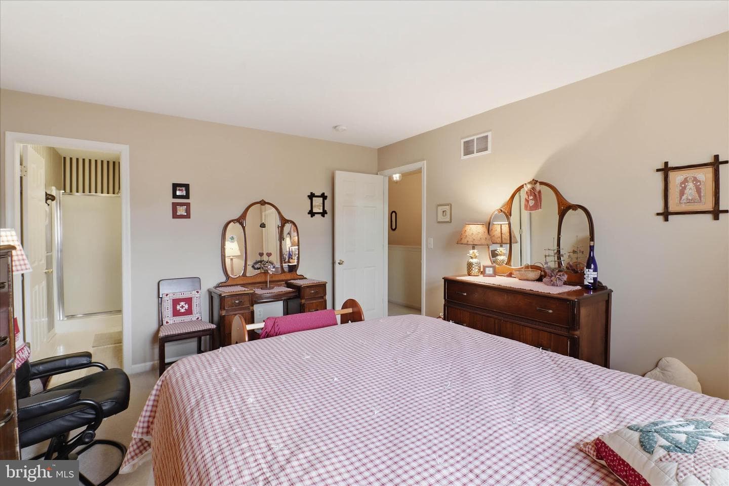 320 Whitechapel Road photo 35