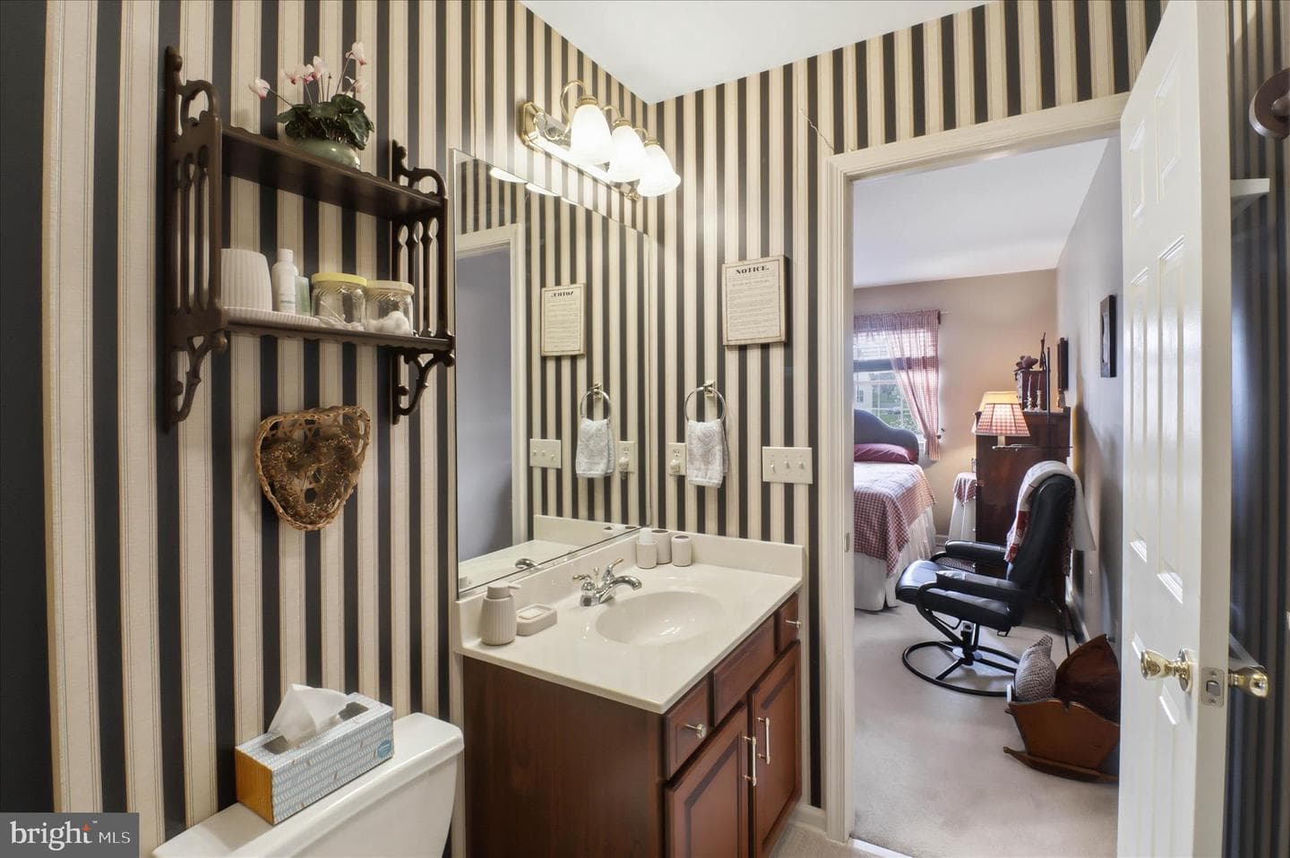 320 Whitechapel Road photo 37
