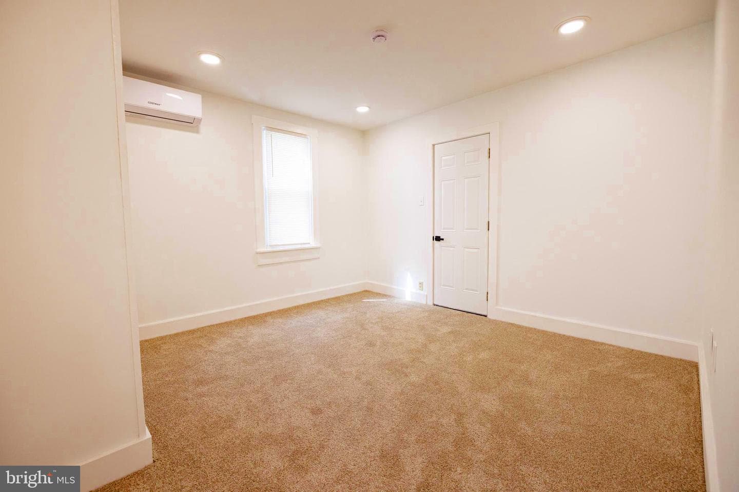 222 N Market Avenue photo 32