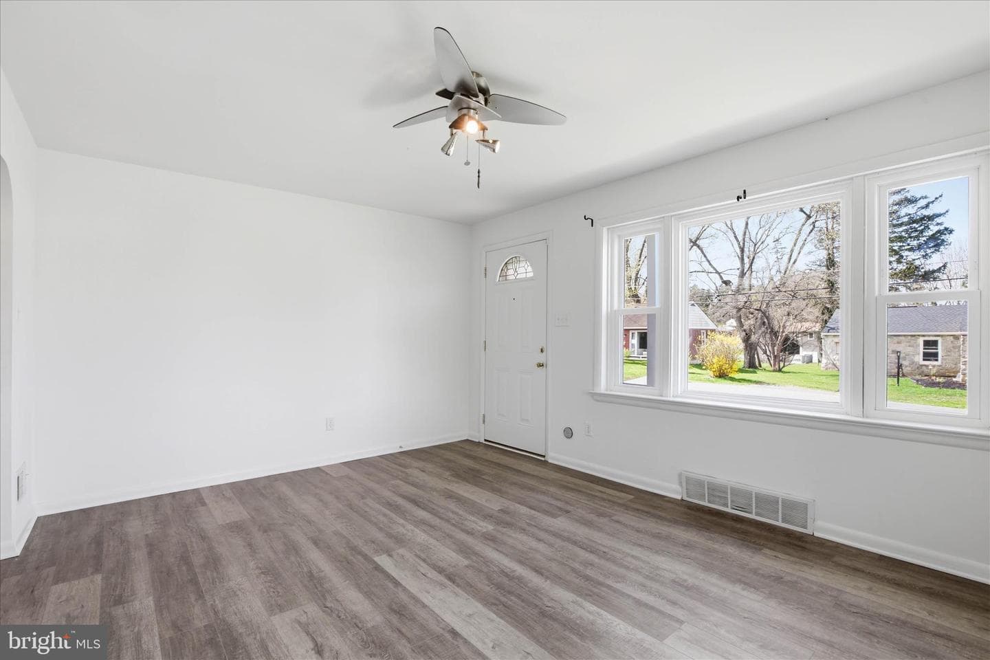 319 Dahlia Road photo 4