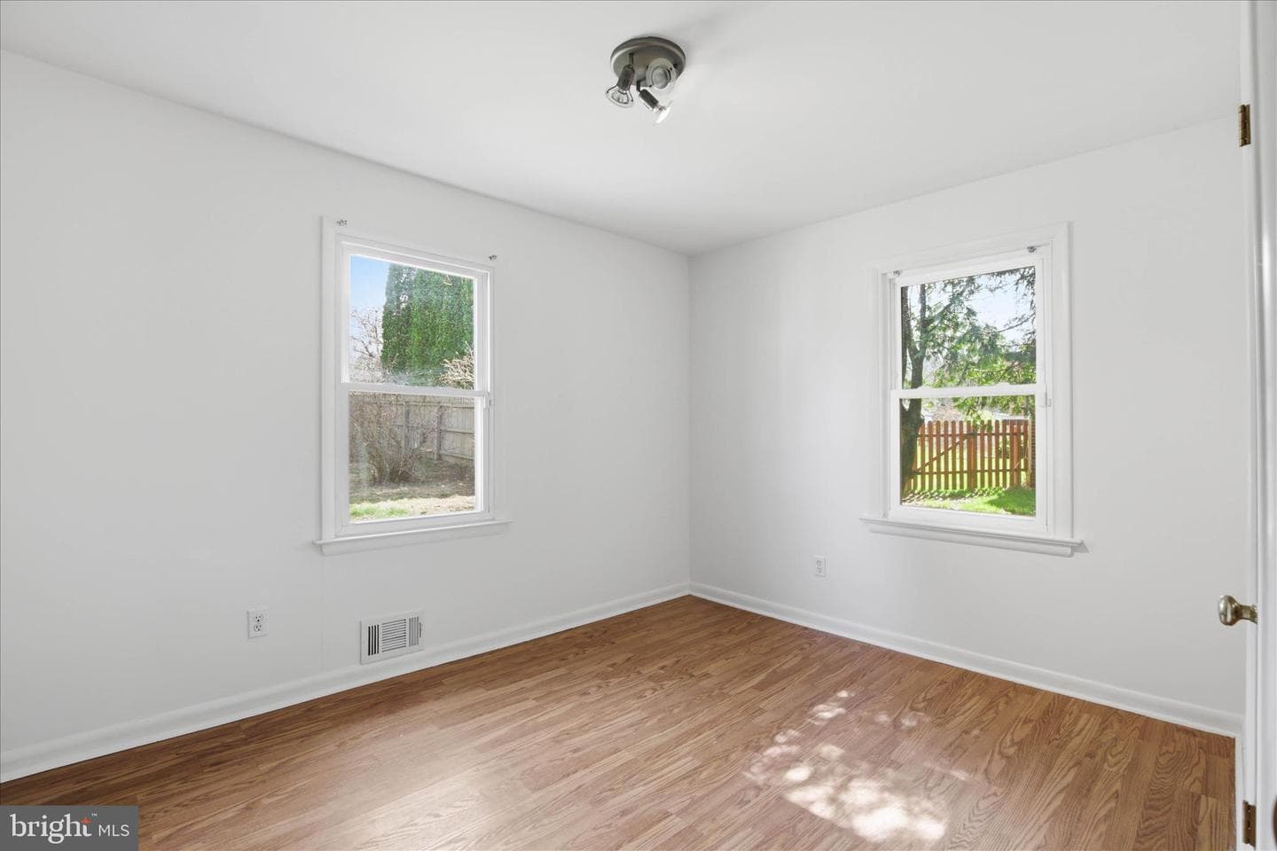 319 Dahlia Road photo 6