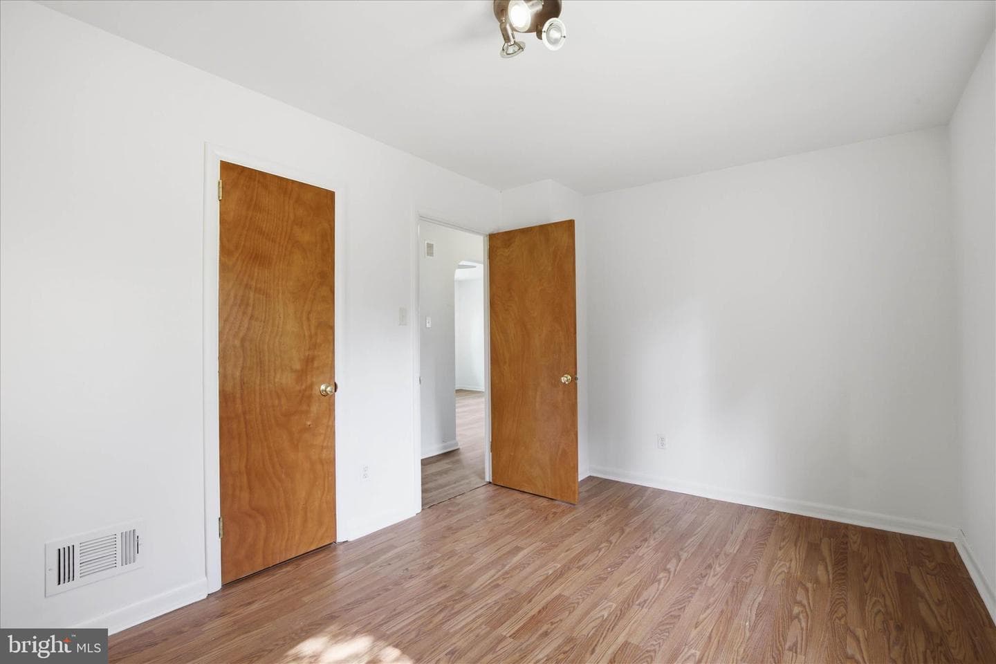 319 Dahlia Road photo 8