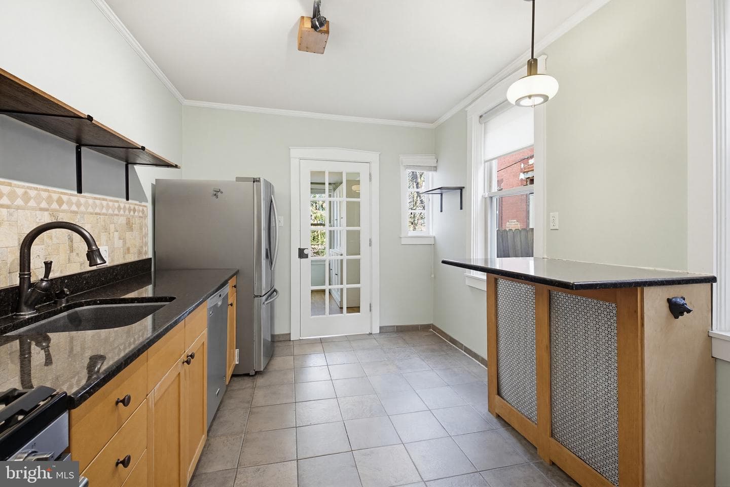 211 E Chestnut Street photo 13