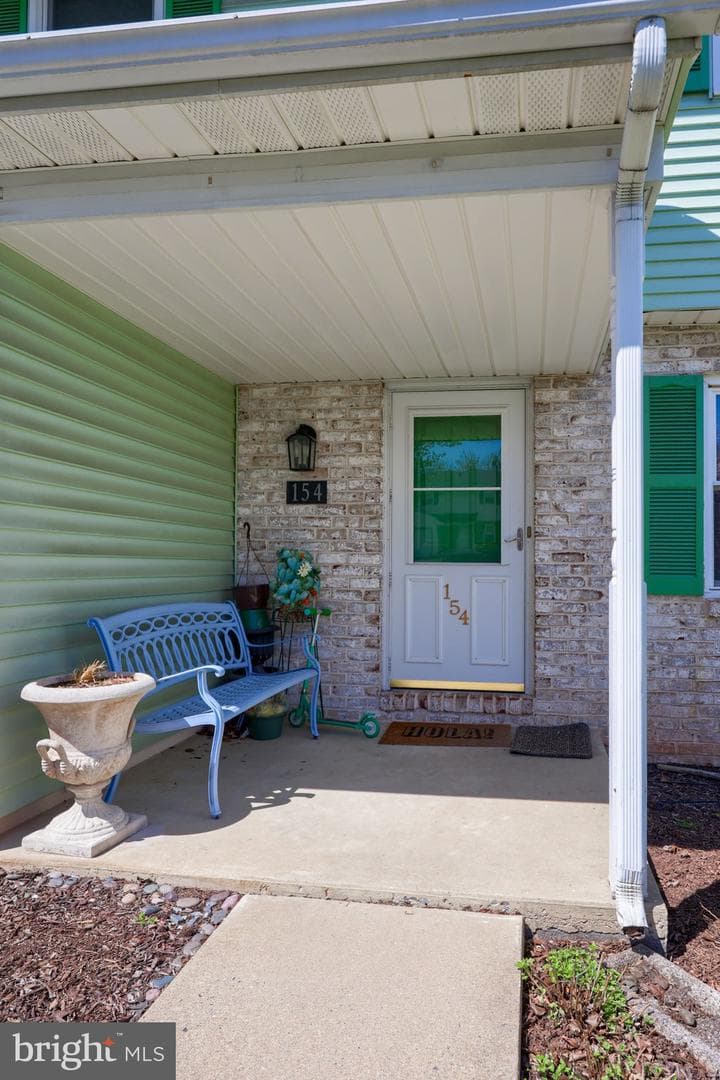 154 Julie Ann Court photo 3