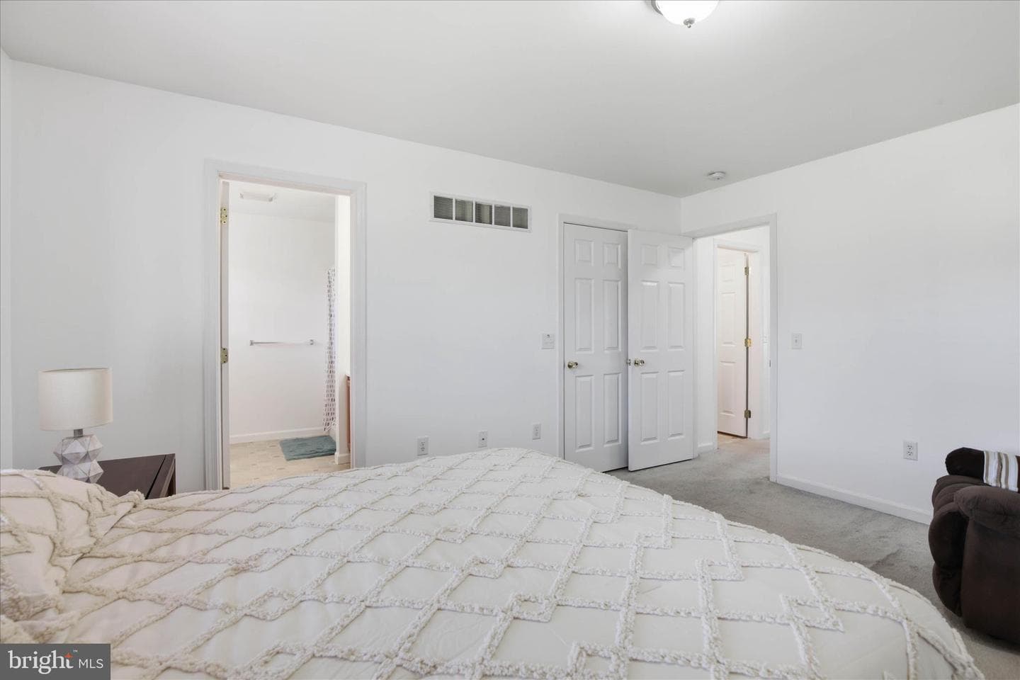 118 E Broad Street photo 15